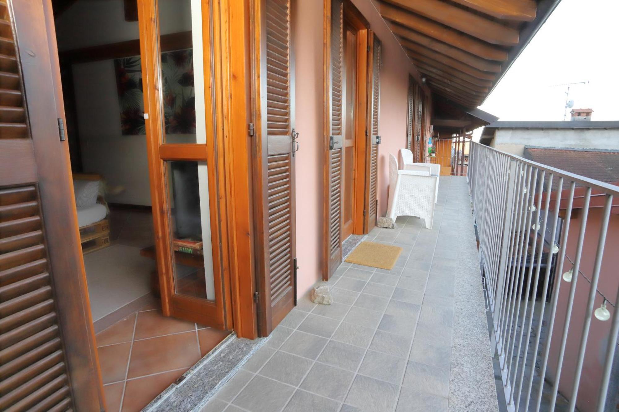 La Mansarda Del Ciliegio - Deliziosa Mansarda Con Giardino A 6 Km Da Arona Appartement Buitenkant foto