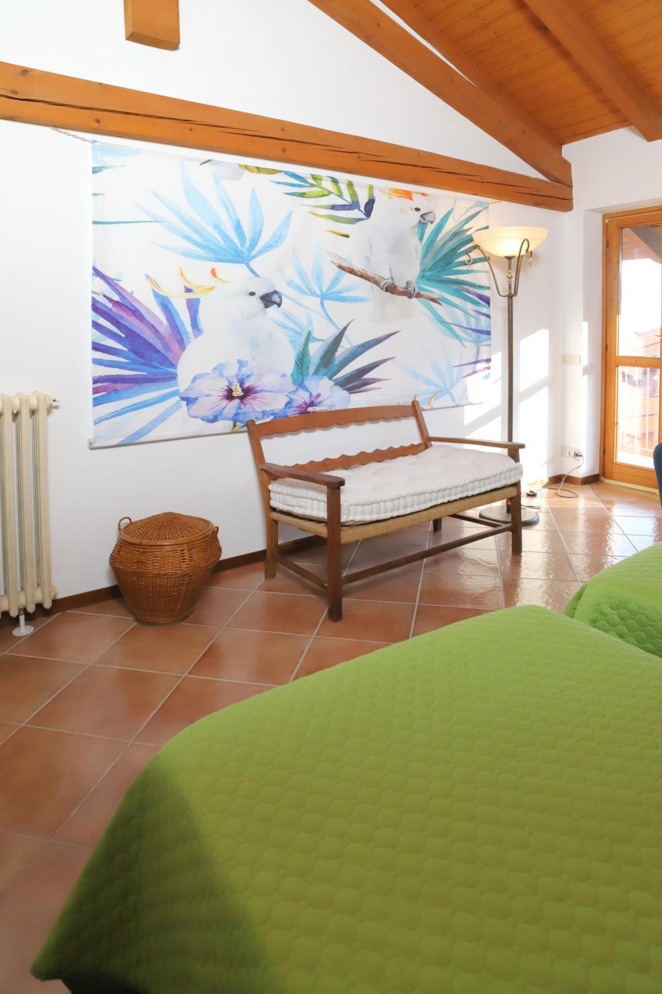 La Mansarda Del Ciliegio - Deliziosa Mansarda Con Giardino A 6 Km Da Arona Appartement Buitenkant foto