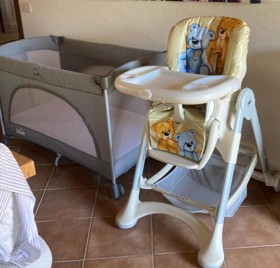 La Mansarda Del Ciliegio - Deliziosa Mansarda Con Giardino A 6 Km Da Arona Appartement Buitenkant foto